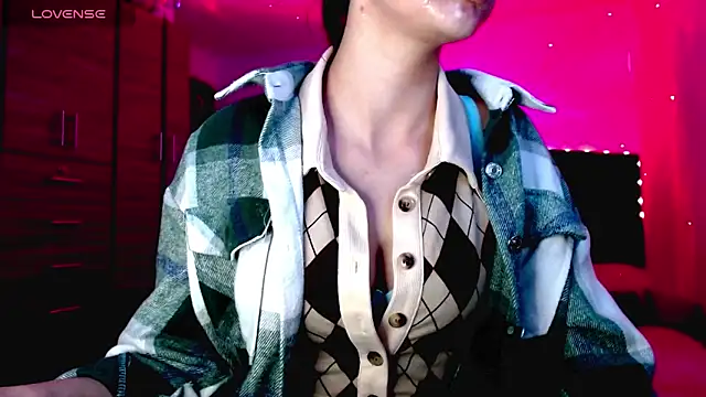 Snapshot of holy_juli chatting on November 2025 04:01:01 AM holy juli online show from November 2025 04:01:01 AM