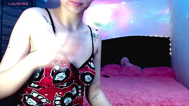 Snapshot of holy_juli chatting on November 2025 03:40:01 AM holy juli online show from November 2025 03:40:01 AM