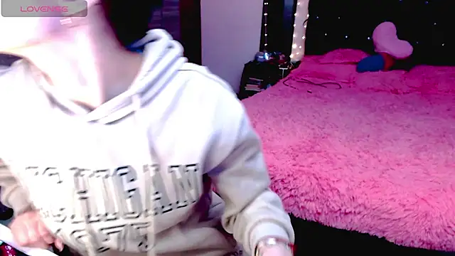 Snapshot of holy_juli chatting on December 2025 04:00:02 AM holy juli online show from December 2025 04:00:02 AM