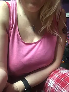 Snapshot of sexylady1983 chatting on March 2025 02:51:02 AM sexylady1983 online show from March 2025 02:51:02 AM