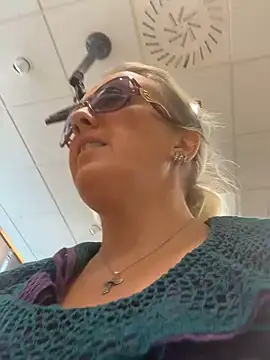 Snapshot of sexylady1983 chatting on September 2025 03:34:01 PM sexylady1983 online show from September 2025 03:34:01 PM