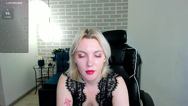 Snapshot of Fluffy_Monica chatting on December 2024 04:20:02 AM Fluffy Monica online show from December 2024 04:20:02 AM