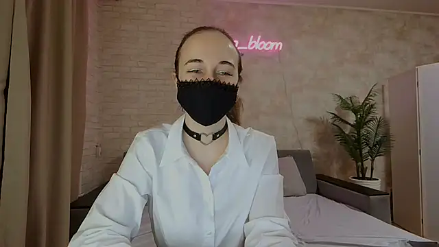 Anika bloom online show from February 2025 09:41:02 PM