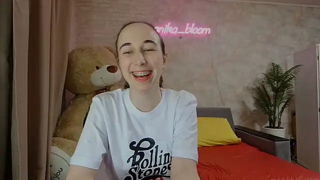 Anika bloom online show from March 2025 09:56:02 PM