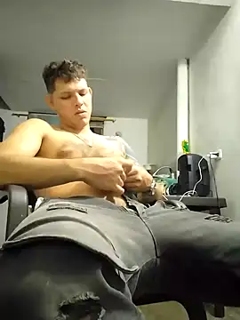 Snapshot of King_russo chatting on November 2025 10:21:02 PM King russo online show from November 2025 10:21:02 PM