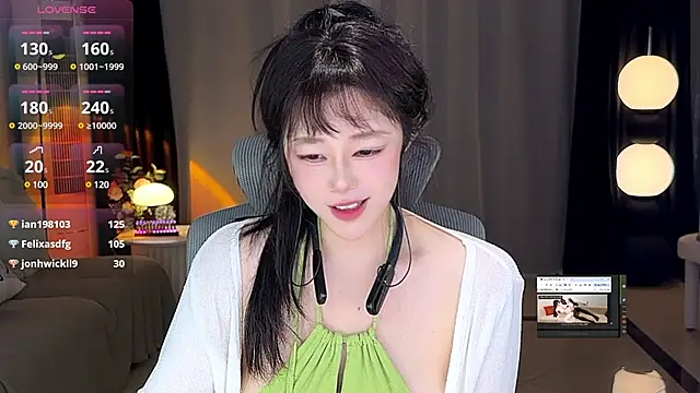 Snapshot of sweateanv_ chatting on December 2024 10:56:02 AM sweateanv online show from December 2024 10:56:02 AM