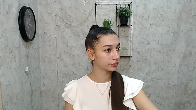 Snapshot of KarolinaRosse_ chatting on January 2025 06:55:02 AM KarolinaRosse online show from January 2025 06:55:02 AM