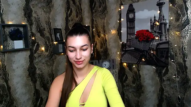 Snapshot of KarolinaRosse_ chatting on January 2025 07:03:01 AM KarolinaRosse online show from January 2025 07:03:01 AM