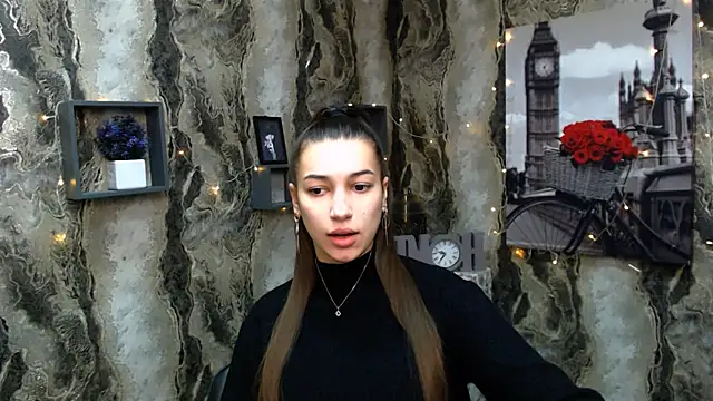 Snapshot of KarolinaRosse_ chatting on January 2025 07:07:01 AM KarolinaRosse online show from January 2025 07:07:01 AM