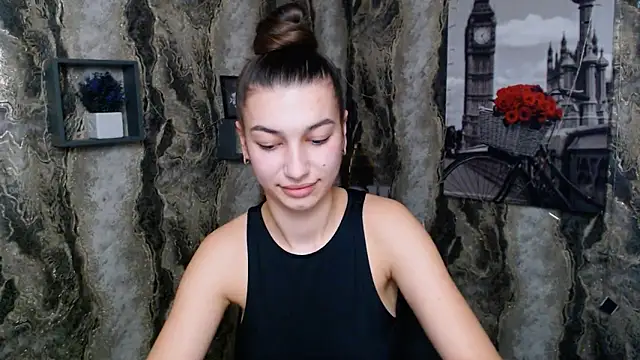 Snapshot of KarolinaRosse_ chatting on February 2025 01:19:02 PM KarolinaRosse online show from February 2025 01:19:02 PM