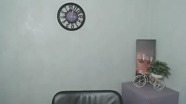 Snapshot of KarolinaRosse_ chatting on February 2025 07:00:02 AM KarolinaRosse online show from February 2025 07:00:02 AM