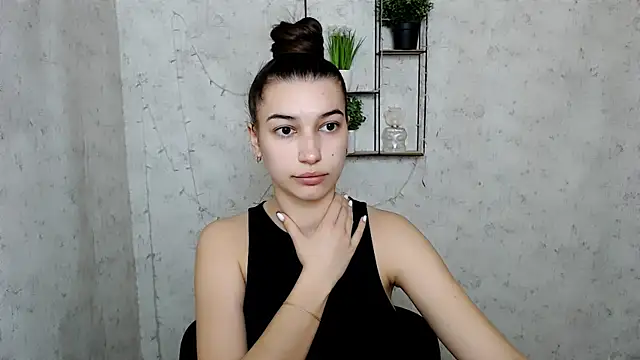 Snapshot of KarolinaRosse_ chatting on March 2025 06:47:02 AM KarolinaRosse online show from March 2025 06:47:02 AM