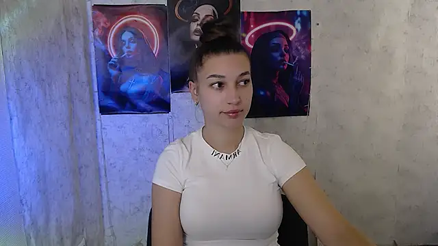 Snapshot of KarolinaRosse_ chatting on October 2025 05:21:02 AM KarolinaRosse online show from October 2025 05:21:02 AM