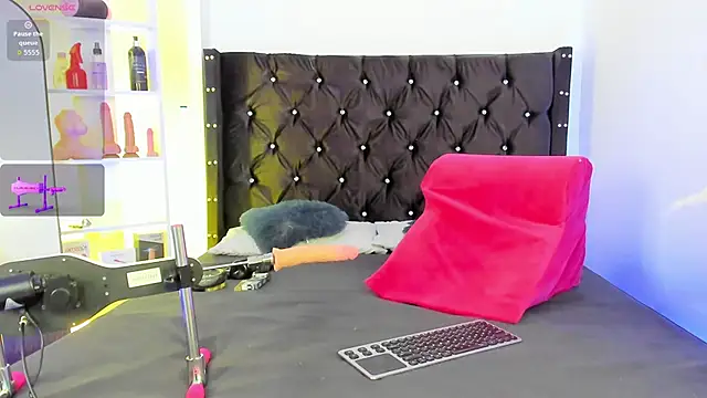 Snapshot of Duriel_ chatting on November 2025 01:04:02 AM Duriel online show from November 2025 01:04:02 AM