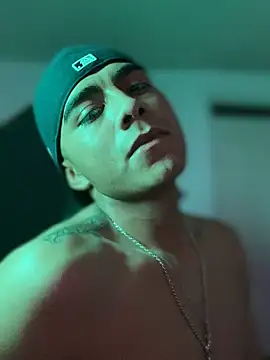 Snapshot of SkinnyHot444 chatting on December 2024 10:41:02 PM SkinnyHot444 online show from December 2024 10:41:02 PM