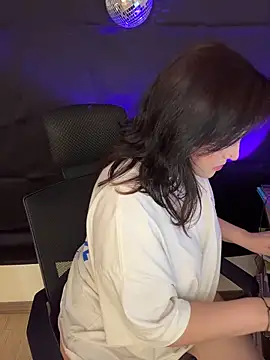 PoliBenett  online show from November 2025 09:48:01 PM