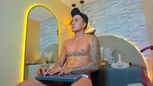 Aron Bolt online show from November 2025 12:43:01 AM