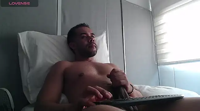 Snapshot of FaustoCock chatting on January 2025 09:58:01 PM FaustoCock online show from January 2025 09:58:01 PM