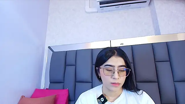 Snapshot of Amy_wats0n chatting on April 2026 07:15:02 PM Amy wats0n online show from April 2026 07:15:02 PM