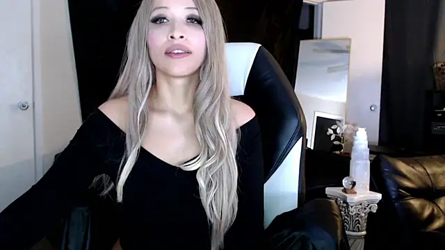 liadivina online show from March 2025 09:35:02 AM