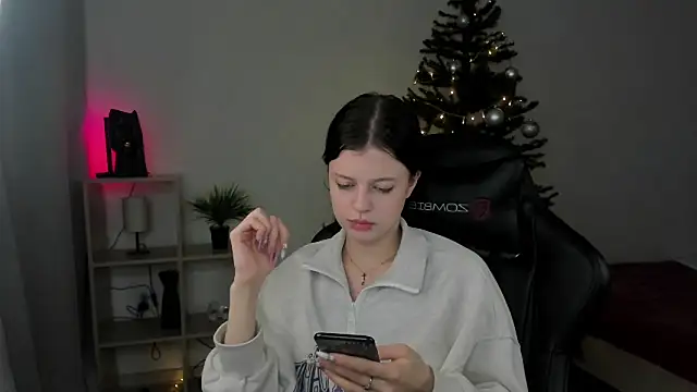 Snapshot of Este_Glen chatting on December 2024 02:17:02 AM Este Glen online show from December 2024 02:17:02 AM