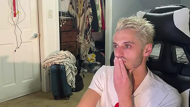 Snapshot of Dylansd chatting on January 2025 03:58:02 AM Dylansd online show from January 2025 03:58:02 AM