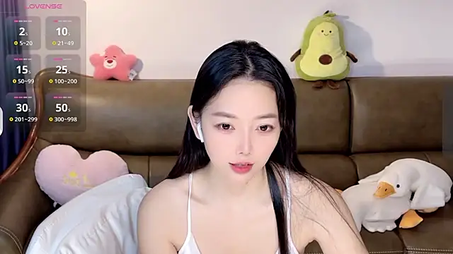 Snapshot of Yilin1999 chatting on December 2024 02:43:02 AM Yilin1999 online show from December 2024 02:43:02 AM