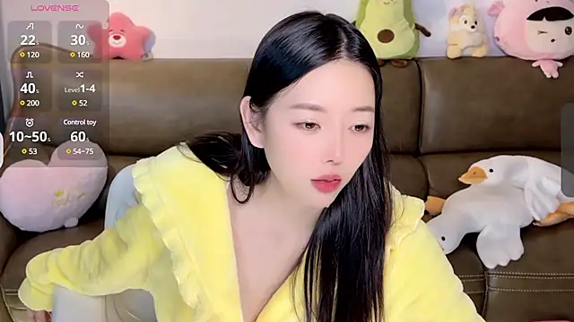 Snapshot of Yilin1999 chatting on February 2025 05:40:01 PM Yilin1999 online show from February 2025 05:40:01 PM