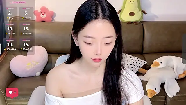 Snapshot of Yilin1999 chatting on February 2025 02:40:02 AM Yilin1999 online show from February 2025 02:40:02 AM