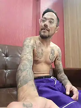 Snapshot of mileflav0r chatting on December 2024 02:05:02 PM mileflav0r online show from December 2024 02:05:02 PM