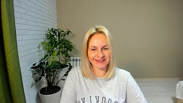 Snapshot of Alicee_Gracee chatting on January 2025 06:37:02 PM Alicee Gracee online show from January 2025 06:37:02 PM