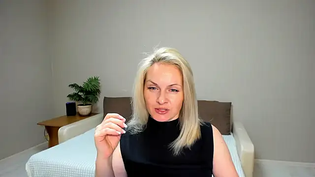 Snapshot of Alicee_Gracee chatting on January 2025 05:46:01 PM Alicee Gracee online show from January 2025 05:46:01 PM