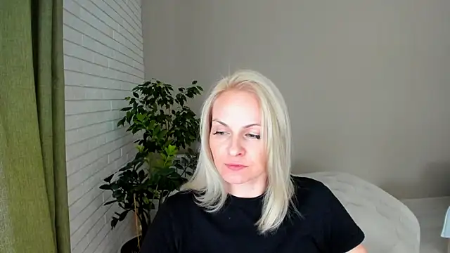 Snapshot of Alicee_Gracee chatting on February 2025 12:39:01 PM Alicee Gracee online show from February 2025 12:39:01 PM