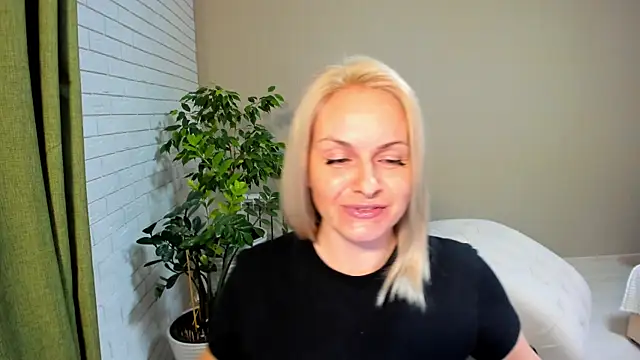 Snapshot of Alicee_Gracee chatting on February 2025 03:41:02 PM Alicee Gracee online show from February 2025 03:41:02 PM