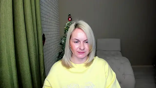 Snapshot of Alicee_Gracee chatting on December 2025 07:54:01 PM Alicee Gracee online show from December 2025 07:54:01 PM