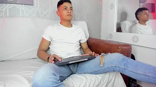 Lucii fer  online show from February 2025 02:46:02 PM