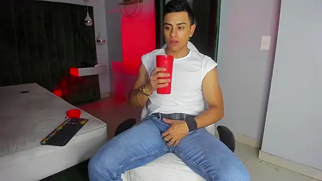 Lucii fer  online show from November 2025 12:05:02 PM