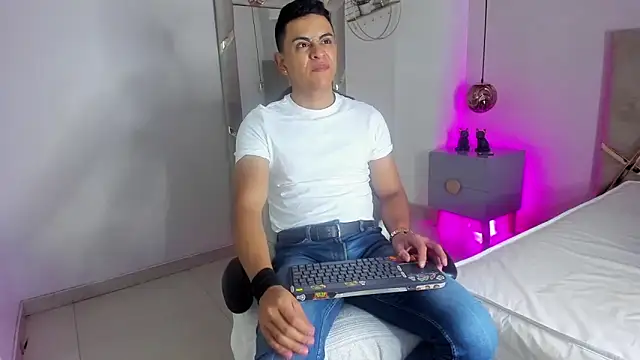 Lucii fer  online show from November 2025 11:32:02 AM