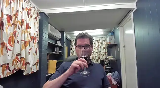 Snapshot of tilobinder chatting on March 2025 03:08:02 PM tilobinder online show from March 2025 03:08:02 PM