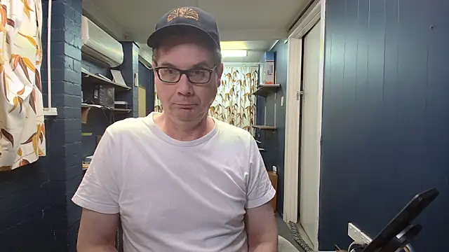 Snapshot of tilobinder chatting on January 2026 04:00:01 PM tilobinder online show from January 2026 04:00:01 PM