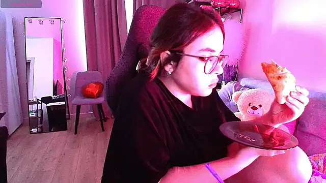 Snapshot of CutiePie3 chatting on March 2025 04:08:02 AM CutiePie3 online show from March 2025 04:08:02 AM