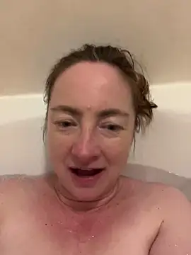 Snapshot of LouiseTswing chatting on December 2024 04:58:01 PM LouiseTswing online show from December 2024 04:58:01 PM