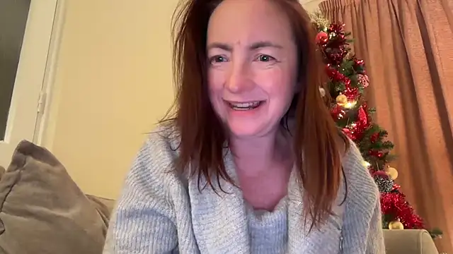 Snapshot of LouiseTswing chatting on December 2024 06:56:02 PM LouiseTswing online show from December 2024 06:56:02 PM