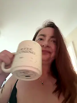 Snapshot of LouiseTswing chatting on October 2025 11:18:02 AM LouiseTswing online show from October 2025 11:18:02 AM