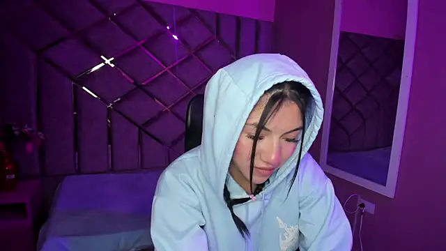 Snapshot of Poly_Sasha_ chatting on October 2025 03:51:02 AM Poly Sasha online show from October 2025 03:51:02 AM