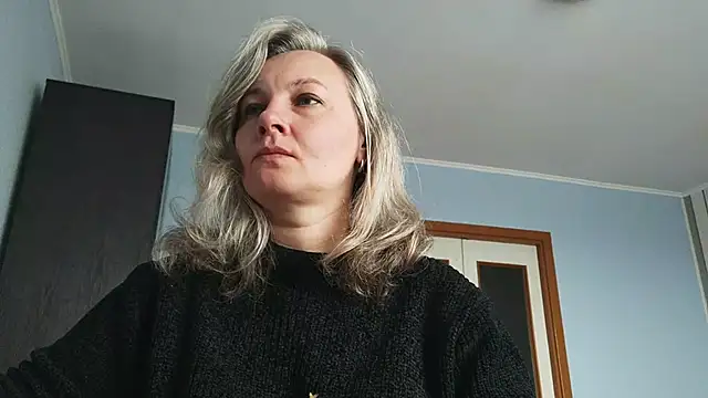 Snapshot of EdithManning chatting on April 2026 06:33:02 AM EdithManning online show from April 2026 06:33:02 AM