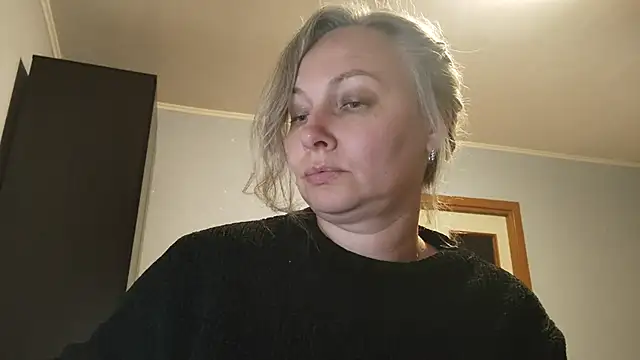 Snapshot of EdithManning chatting on May 2026 05:50:02 PM EdithManning online show from May 2026 05:50:02 PM