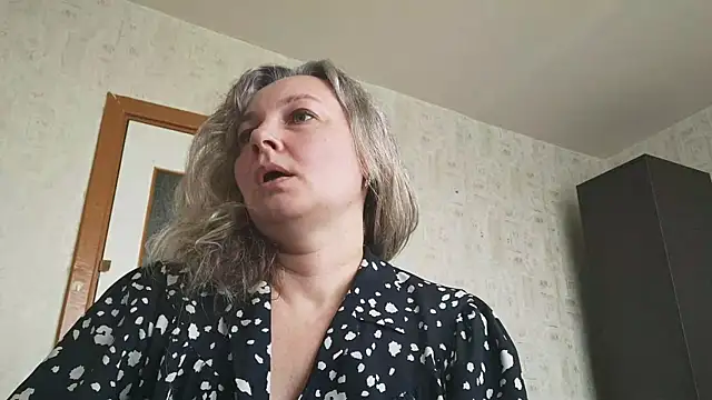 Snapshot of EdithManning chatting on May 2026 06:19:02 AM EdithManning online show from May 2026 06:19:02 AM
