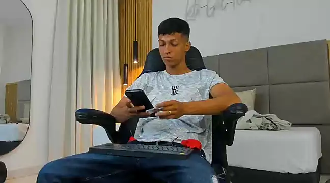 wolf james123 online show from February 2025 01:16:02 PM