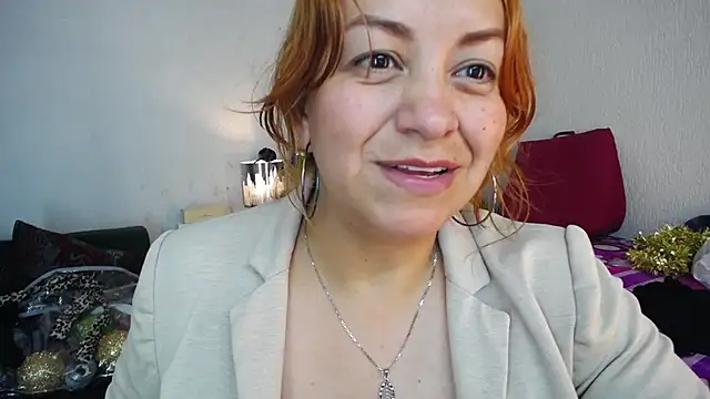 Snapshot of Delilah_Belmont chatting on December 2024 11:40:01 PM Delilah Belmont online show from December 2024 11:40:01 PM